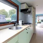 Kleurrijk Boshuisje Sole Op De Veluwe 度假居