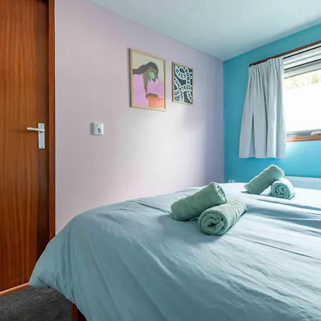 Kleurrijk Boshuisje Sole Op De Veluwe * Putten