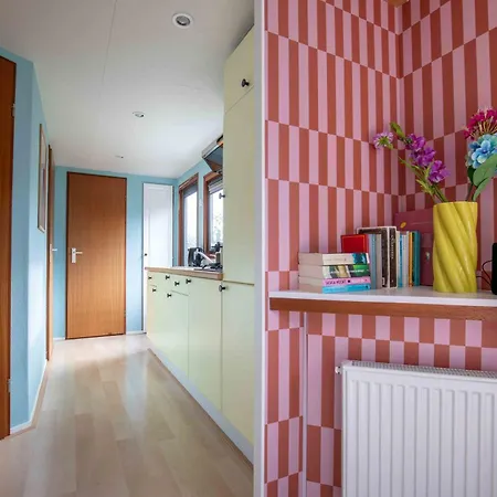 Kleurrijk Boshuisje Sole Op De Veluwe Nyaraló