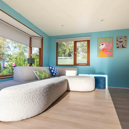 Kleurrijk Boshuisje Sole Op De Veluwe *