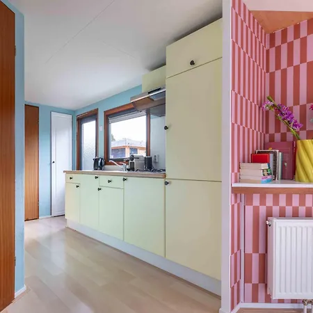 Kleurrijk Boshuisje Sole Op De Veluwe * Putten