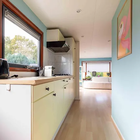 Kleurrijk Boshuisje Sole Op De Veluwe Putten