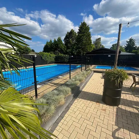 Nyaraló Kleurrijk Boshuisje Sole Op De Veluwe Putten