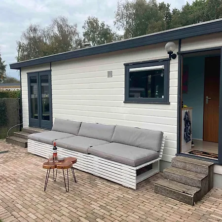 Kleurrijk Boshuisje Sole Op De Veluwe