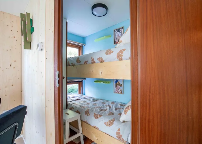 Kleurrijk Boshuisje Sole Op De Veluwe *