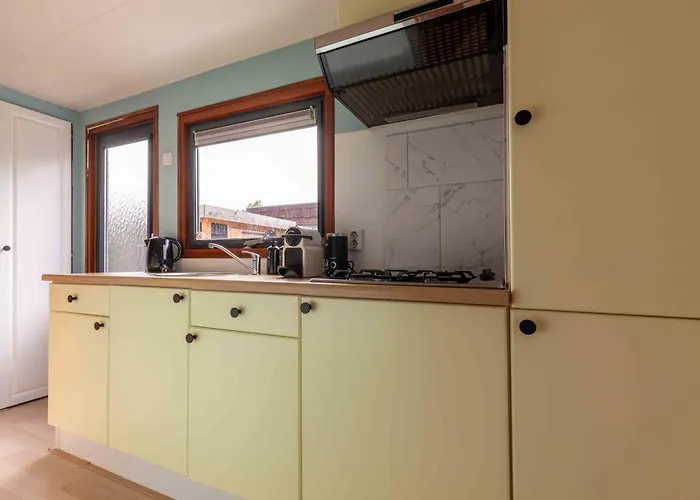 Kleurrijk Boshuisje Sole Op De Veluwe * Putten