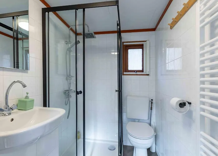 Kleurrijk Boshuisje Sole Op De Veluwe Putten