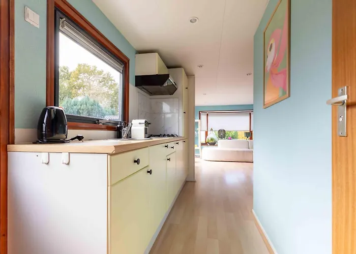 Kleurrijk Boshuisje Sole Op De Veluwe Putten