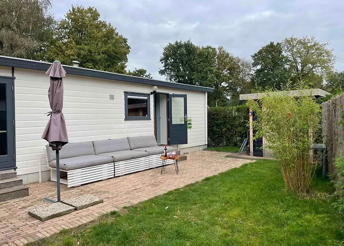 Kleurrijk Boshuisje Sole Op De Veluwe