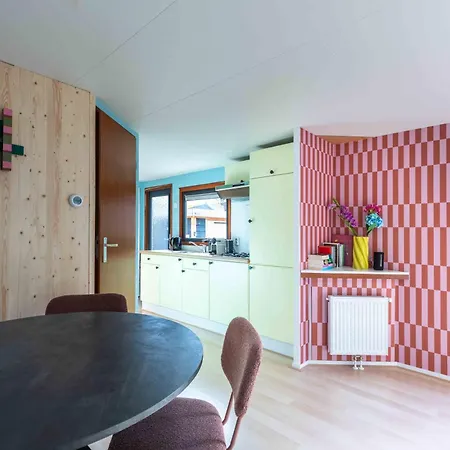 Kleurrijk Boshuisje Sole Op De Veluwe