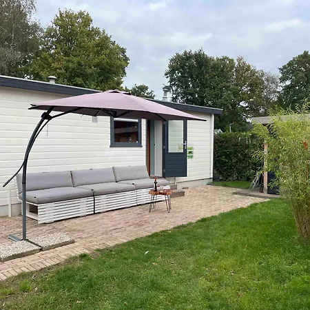 Kleurrijk Boshuisje Sole Op De Veluwe Holiday home